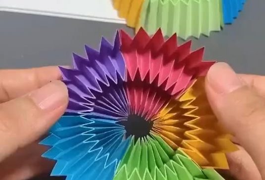 طريقة صنع ألعاب من الورق