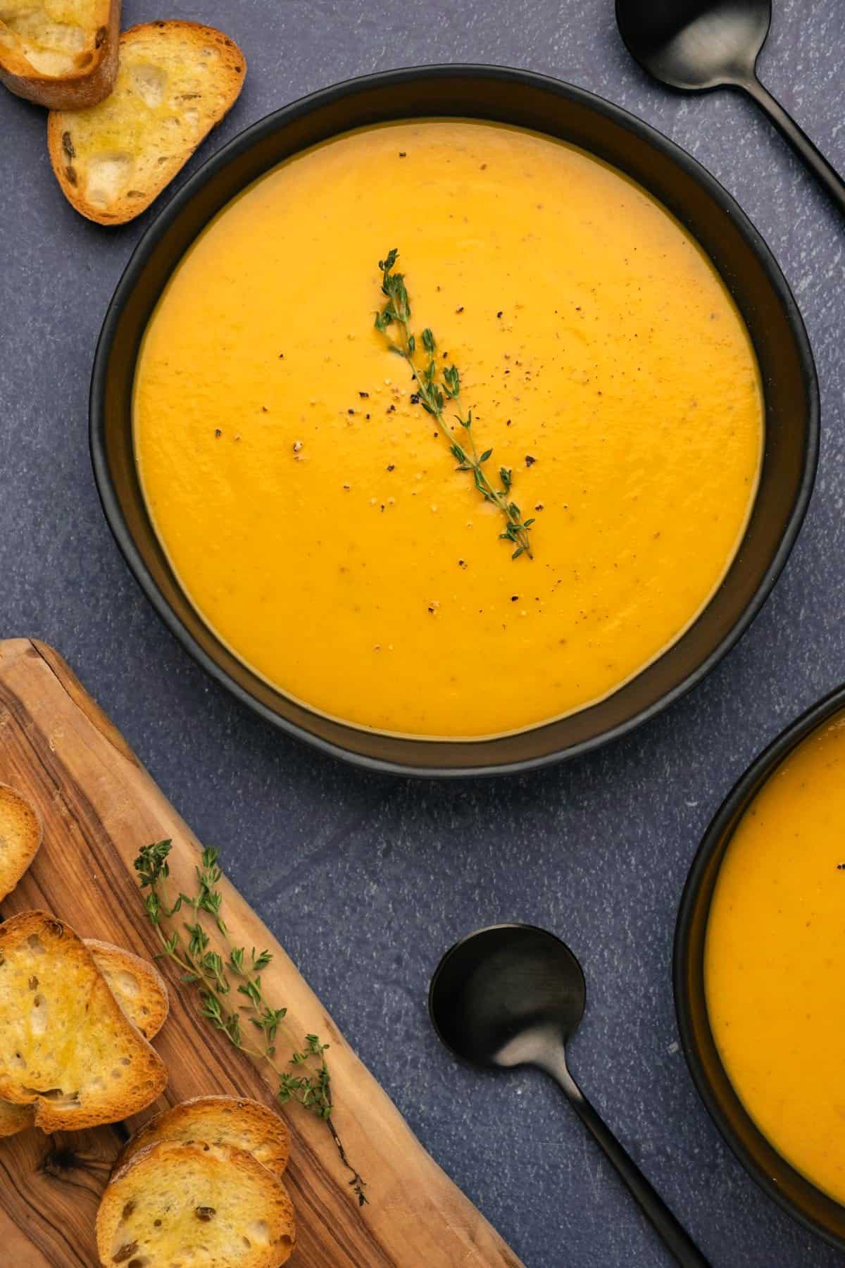 طريقة عمل شوربة القرع المحمص