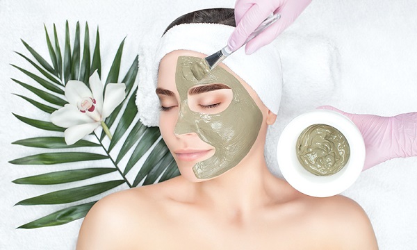 5 طرق صحية لتقليل المسام المفتوحة على وجهك