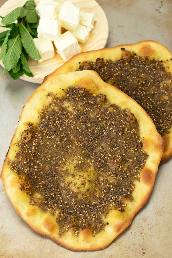 طريقة عمل مناقيش لبنانية