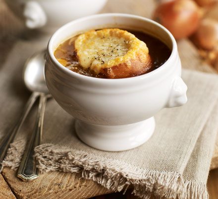 طريقة عمل حساء البصل الفرنسي