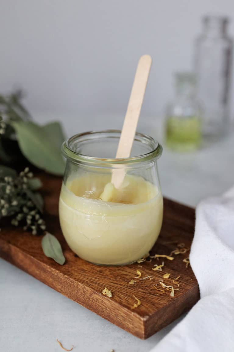 كيفية صنع كريم من الأعشاب الطبيعية ؟