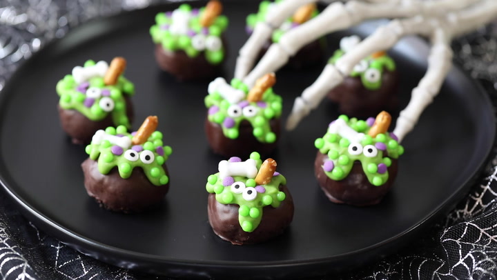 طريقة عمل كرات الأوريو المخيفة 