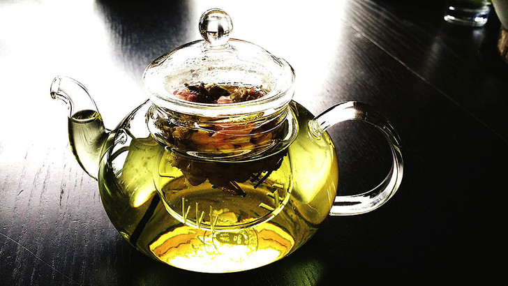 9 وصفات شاي تخسيس سريع المفعول 