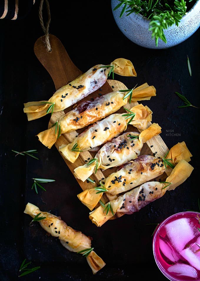 طريقة عمل لفائف الجبن البري بصلصة التوت