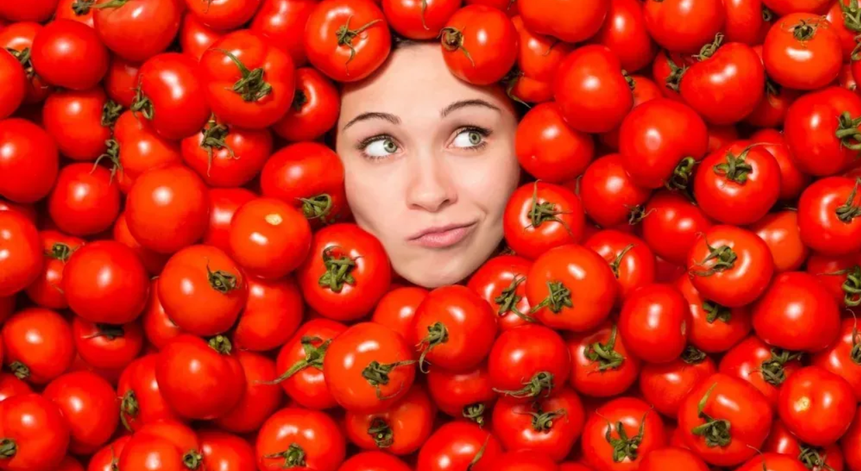 10 ماسكات طبيعية بالطماطم لكل انواع البشرة
