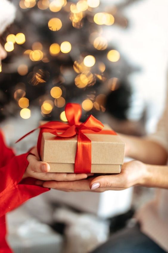 عبارات عن الهدايا المفاجئة