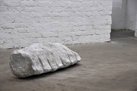 الجسم الساكن طاقته الحركيه