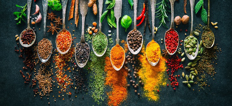 أعشاب وتوابل مضادة للالتهابات
