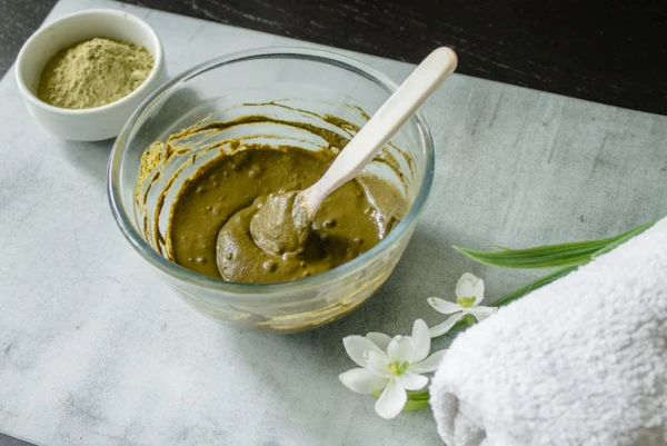 10 فوائد مذهلة لصبغة الحناء للشعر