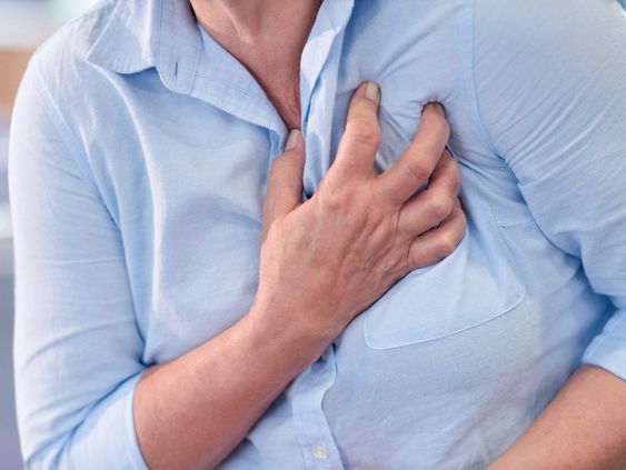 كيف تفرق بين النوبة القلبية والسكتة القلبية؟