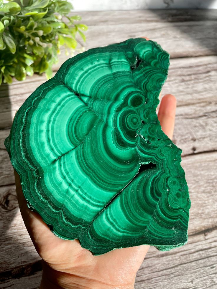 هل الملكيت حجر كريم نادر؟