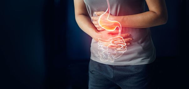 ما هي أعراض قرحة المعدة؟ وما أسبابها؟
