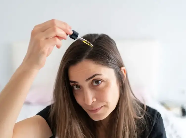 متى يتم وضع سيروم نمو الشعر؟