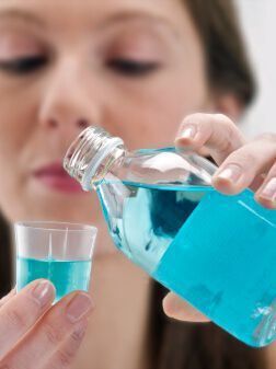 ما هو البديل الجيد لغسول الفم؟
