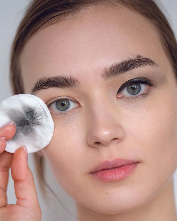 كيفية إزالة الماسكارا